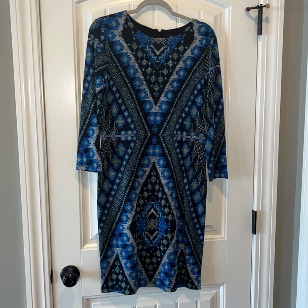 Flattering slimming 3/4 sleeve dress Karen Kane size L cross-stitch print